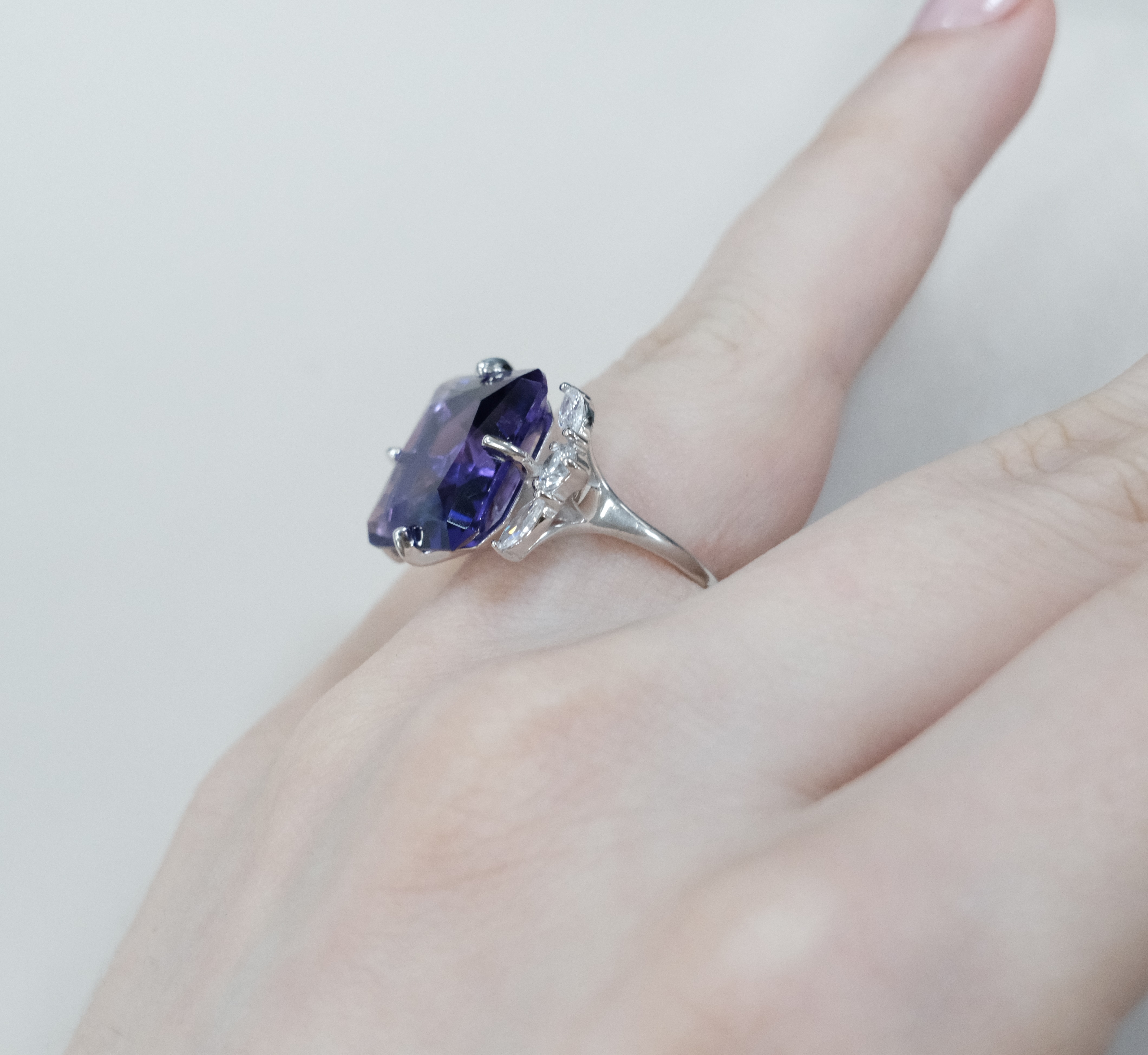 Серебряное кольцо с аметистом